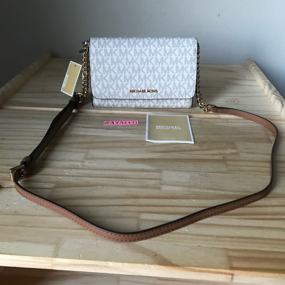 Michael Kors Purse🎈🎈 - Picture 2 of 11